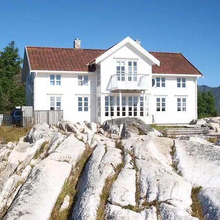 Villa Ballstad Hostel *