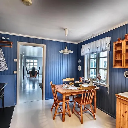 Villa Ballstad Hostel